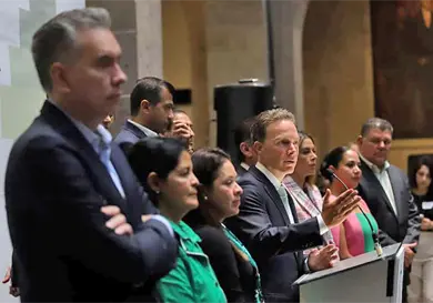 Senadores del PVEM respaldan plan B de Claudia