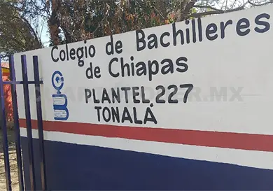 Instalan topes en direcci&oacute;n al Cobach plantel 227