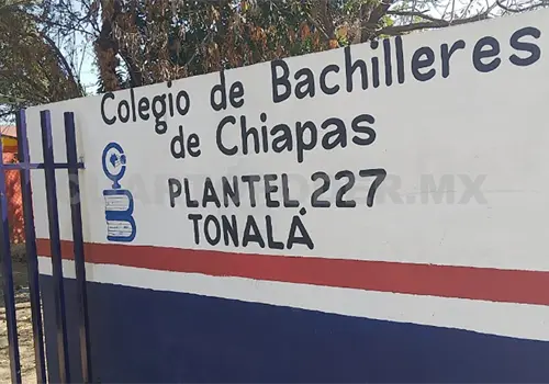 Instalan topes en direcci&oacute;n al Cobach plantel 227