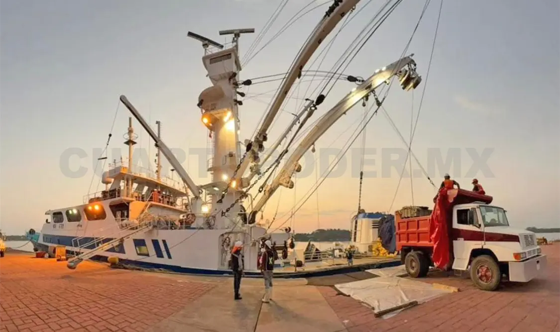 El buque atunero Friesland atracó en Puerto Chiapas. Rafael Victorio / CP