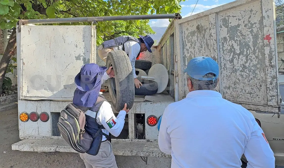 Las cuadrillas de limpieza hicieron labores de levantamiento de cacharros. Cortesía