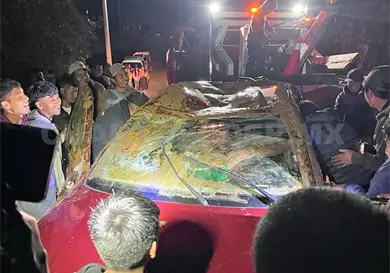 Sale del camino y cae a barranco en comunidad Sale del camino y cae a barranco en comunidad