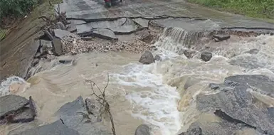 Frente fr&iacute;o causa estragos en diversas zonas