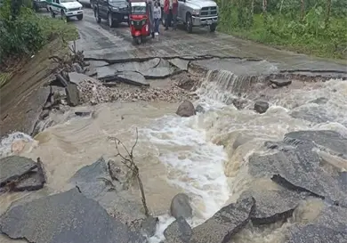 Frente fr&iacute;o causa estragos en diversas zonas