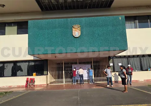 Toman unidad administrativa en protesta
