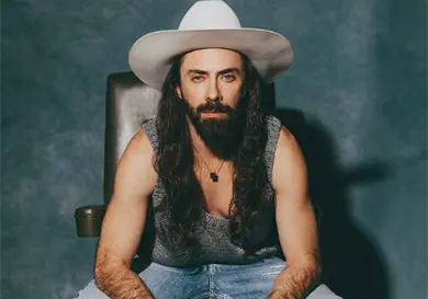 Jay de la Cueva toca con Molotov