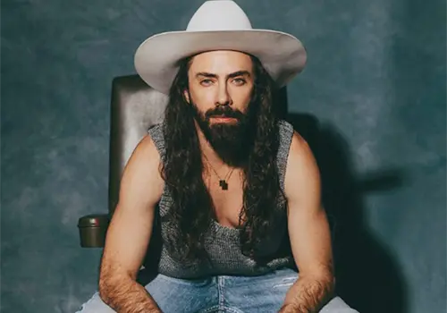 Jay de la Cueva toca con Molotov