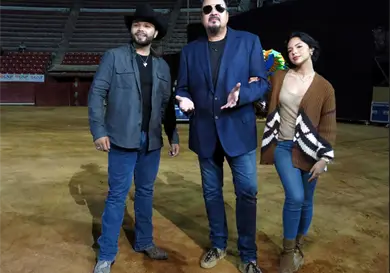 Pepe Aguilar hace llorar a &Aacute;ngela