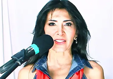 Flor Yvone le canta a la mujer Flor Yvone le canta a la mujer