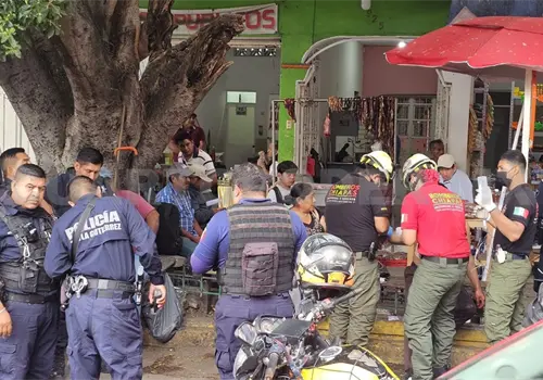 Lo acuchillan por vender aud&iacute;fonos defectuosos