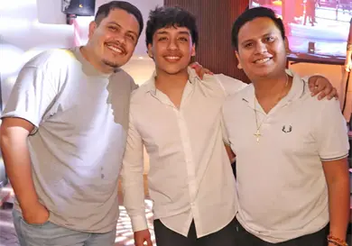 J&oacute;venes abren restaurante en Tuxtla