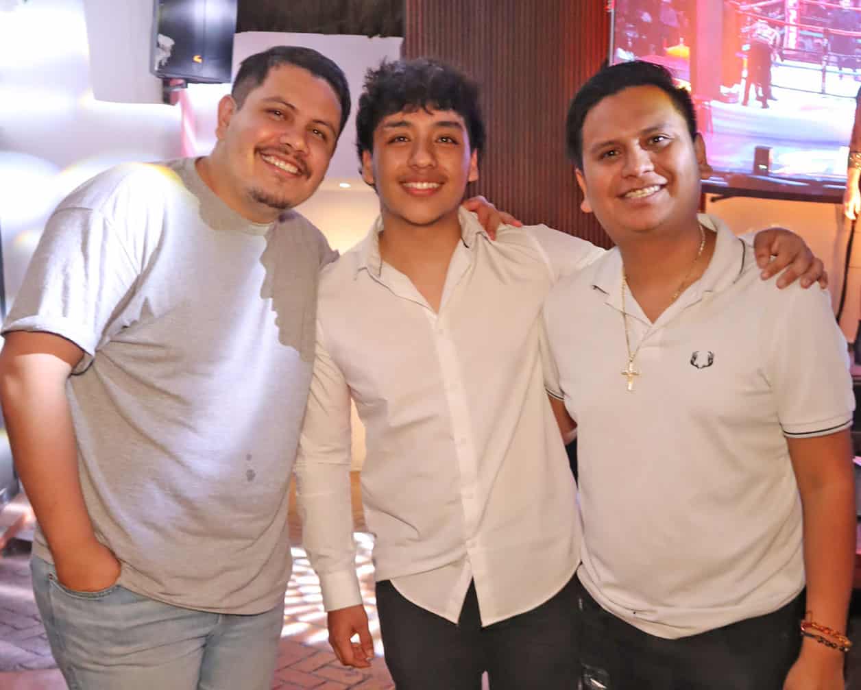 J&oacute;venes abren restaurante en Tuxtla