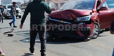 Dos lesionados al estrellarse de manera frontal Dos lesionados al estrellarse de manera frontal