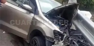 Conductor pierde el control y colisiona Conductor pierde el control y colisiona