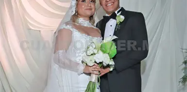 Luvia y Bernardino caminan juntos al altar Luvia y Bernardino caminan juntos al altar