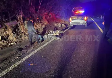 Pierde el control de su moto en tramo a Tzimol