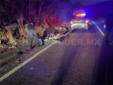 Pierde el control de su moto en tramo a Tzimol