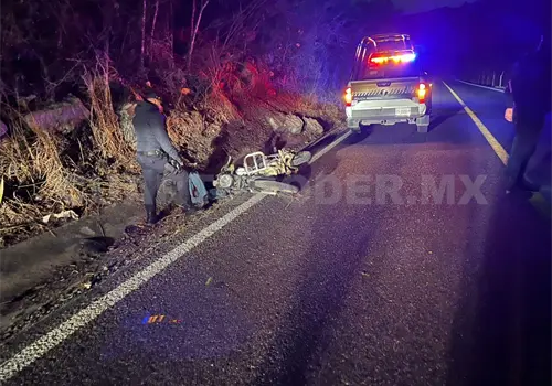 Pierde el control de su moto en tramo a Tzimol
