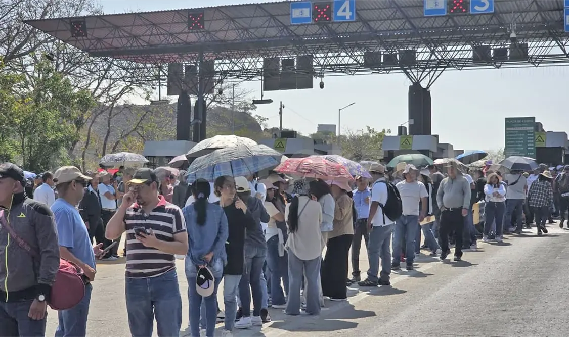 Docentes de la Sección 7 de Chiapas tomaron las casetas de cobro de Chiapa de Corzo y Ocozocoautla por varias horas. Cortesía