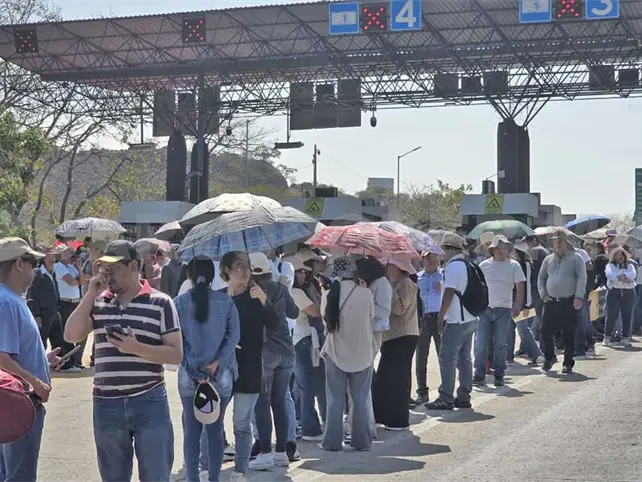 Maestros se retiran sin soluciones