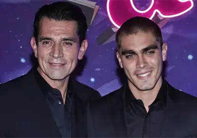 Jorge Salinas presenta a su hijo