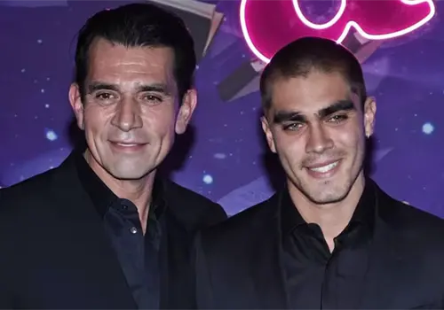 Jorge Salinas presenta a su hijo