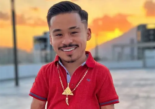 Abelito llega a la comedia