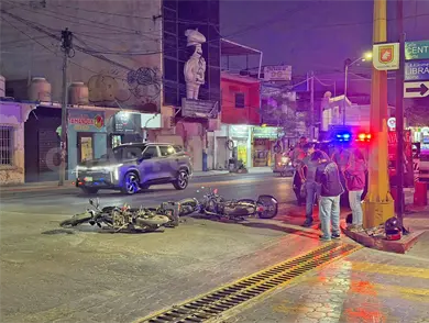 Impactan por no respetar la luz roja Impactan por no respetar la luz roja