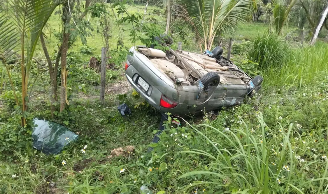 En el vehículo viajaban menores de edad, al parecer alumnos de un telebachillerato. Genaro Sánchez / CP