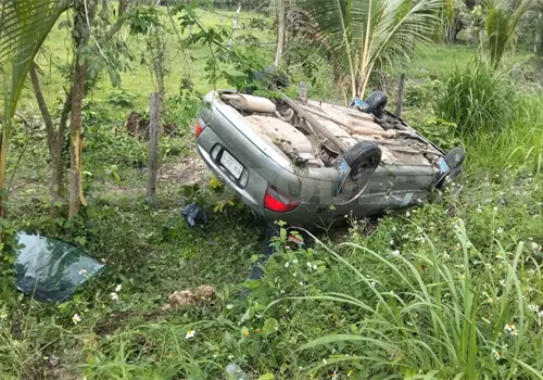 Logran sobrevivir tras un carreterazo