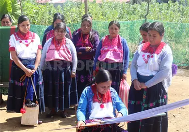 Exigen artesanas de Aldama pago de gran deuda