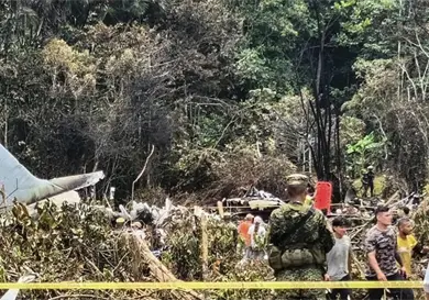 Van 77 heridos y un muerto por ca&iacute;da de avi&oacute;n militar
