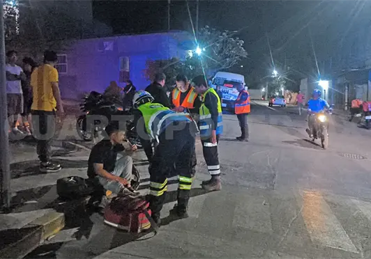 Se accidenta por exceso de velocidad; acab&oacute; herido