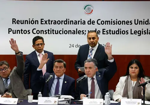 Plan B avanza en comisiones del Senado