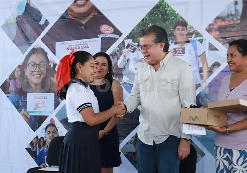 Entregan calzado a alumnos de primaria