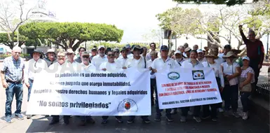 Protestan jubilados por reforma al Art&iacute;culo 127