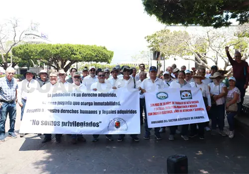 Protestan jubilados por reforma al Art&iacute;culo 127