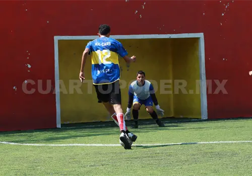 Alcohólicos brindan otra gran actuación Alcohólicos brindan otra gran actuación