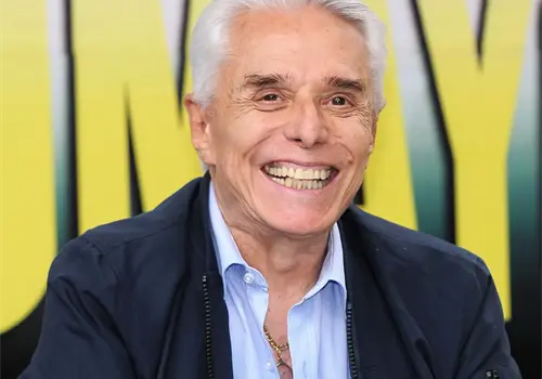 Enrique Guzm&aacute;n prefiere sonre&iacute;r