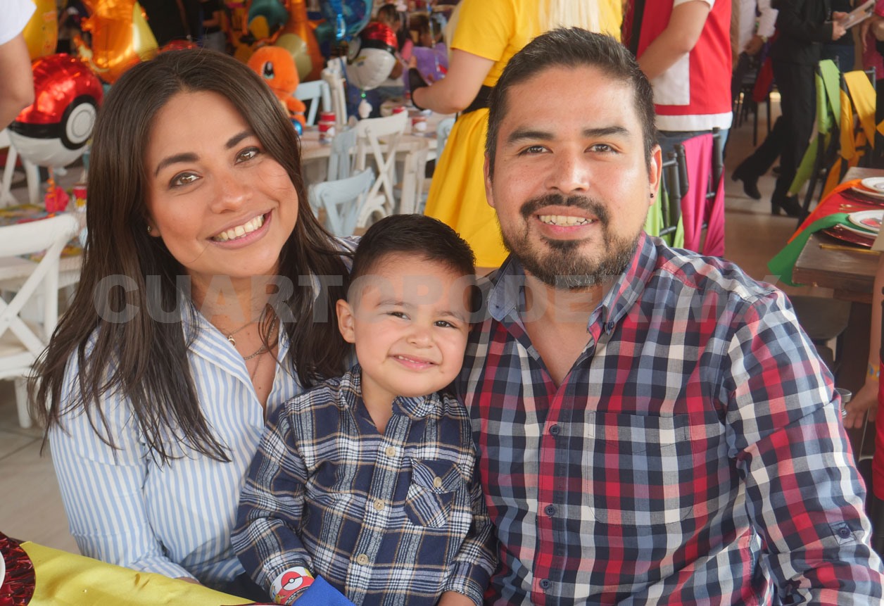 Memo y Max celebran con Pokémon