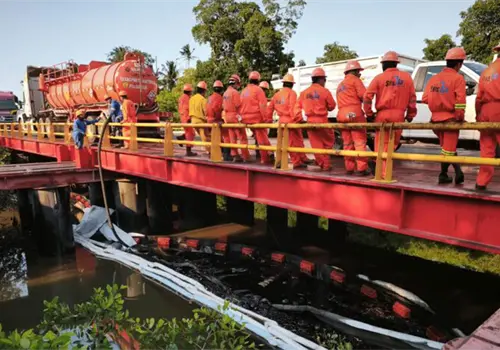 Derrame corresponde a un buque anclado