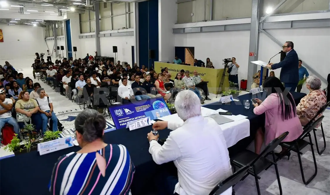 Oswaldo Chacón expresó que la IA es un tema que interesa a todas las áreas del conocimiento. Cortesía