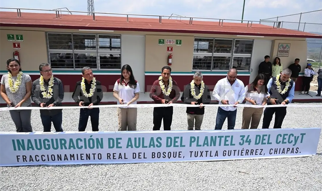 El mandatario en la inauguración de aulas del Plantel 34 del Cecyt. Cortesía