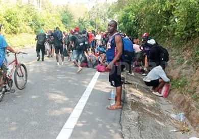 Llega caravana de migrantes a Villa Comaltitl&aacute;n