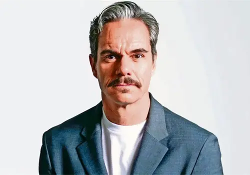 Tony Dalton se lanza al vacío Tony Dalton se lanza al vacío