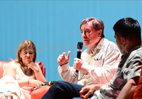 De poeta a poeta charlan sobre Sabines De poeta a poeta charlan sobre Sabines