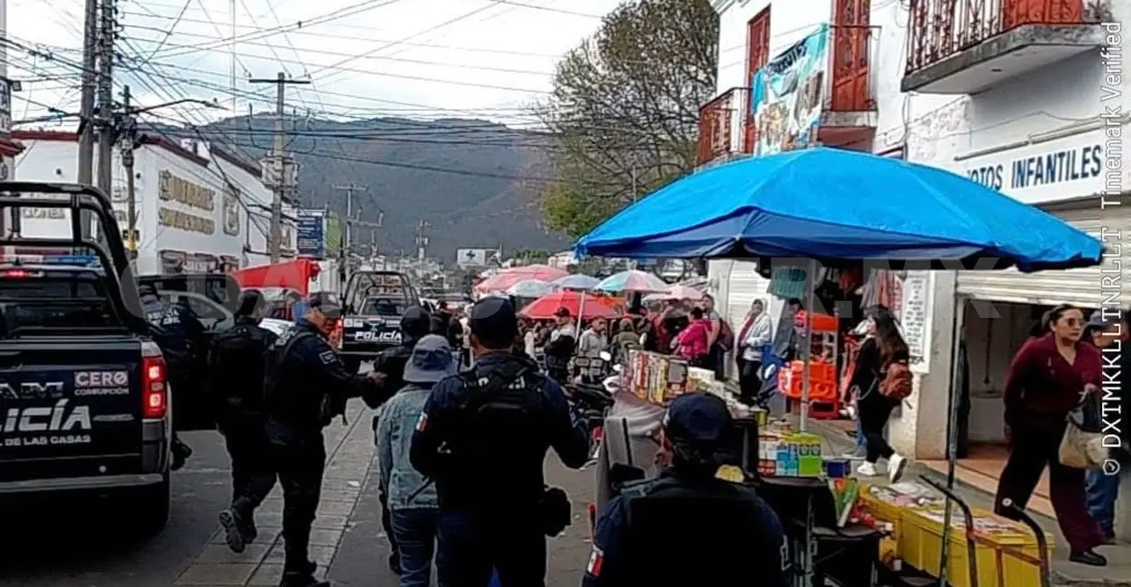 Unos jóvenes protagonizaron una riña callejera, en las cercanías del mercado José Castillo Tielemans. Manuel Martínez / CP