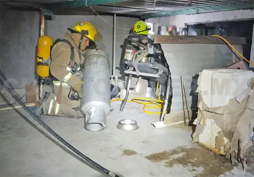 Bomberos controlan una fuga en cilindro Bomberos controlan una fuga en cilindro