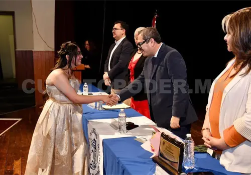 Escuela de Lenguas realiza ceremonia de graduaci&oacute;n