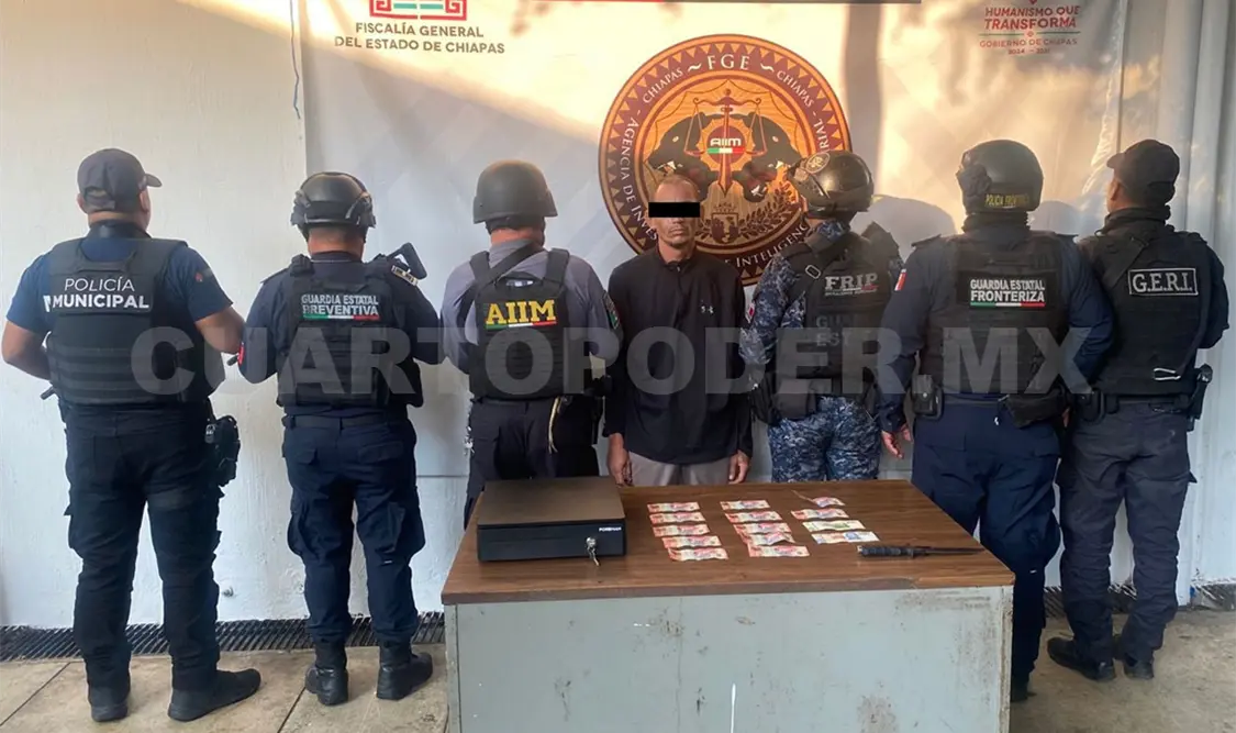 Sandro “N” fue arrestado por el asalto cometido contra un negocio, del cual sustrajo mil 900 pesos de la caja registradora. Víctor Sánchez / CP